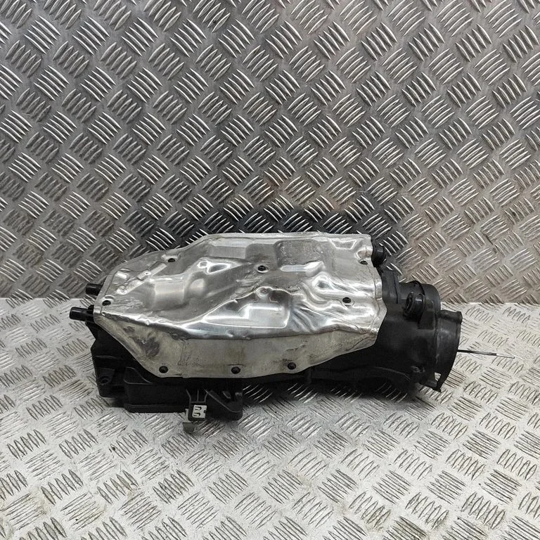 Air filter box – Mercedes-Benz C-Class W205 (2014-2021)