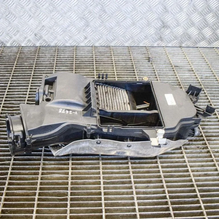 Air filter box – Mercedes-Benz C-Class W205 (2014-2021)