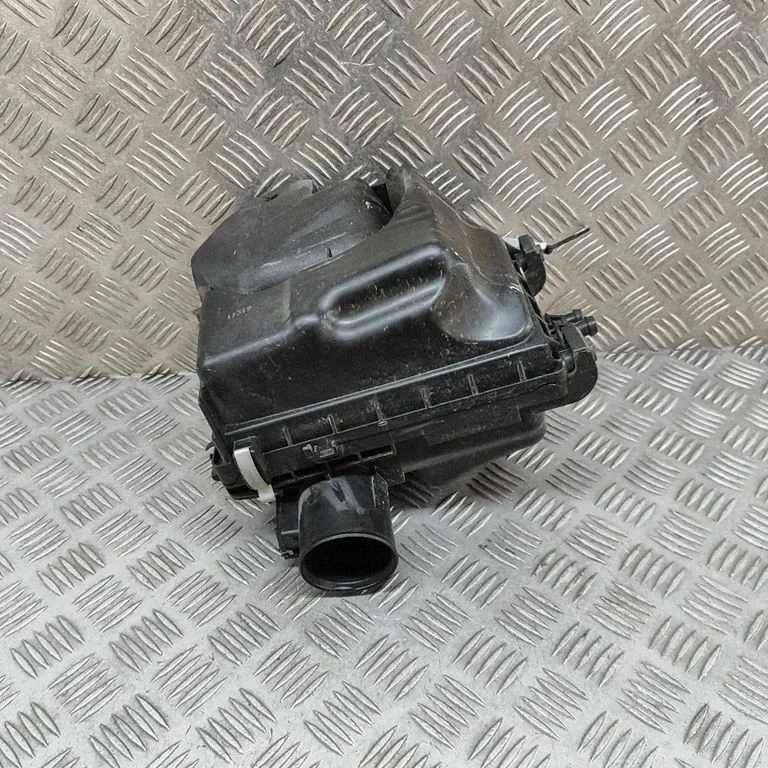 Air filter box – Nissan Juke I F15 (2010-2018)