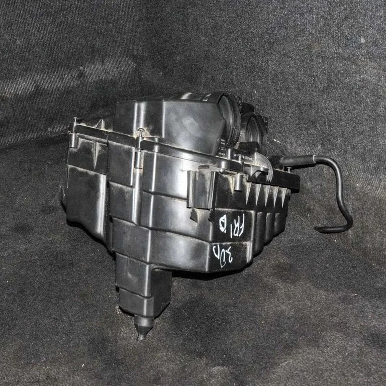 Obudowa filtra powietrza – Land Rover Discovery 4 - LR4 (2010-2016)