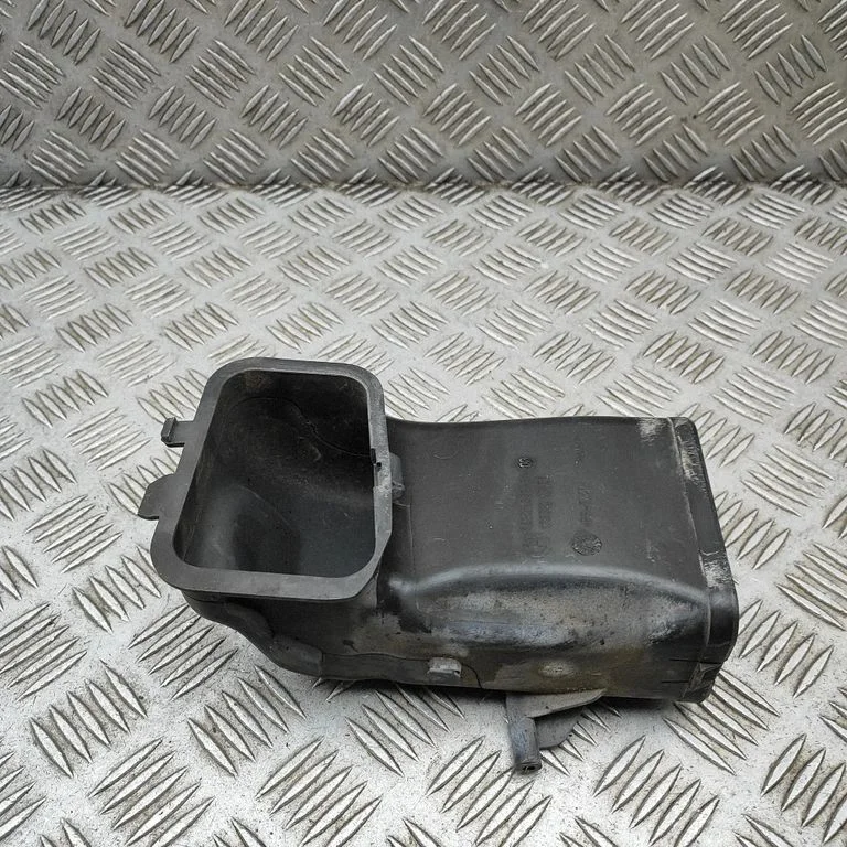 Air intake duct part – BMW 5 Series F10 F11 (2009-2016)