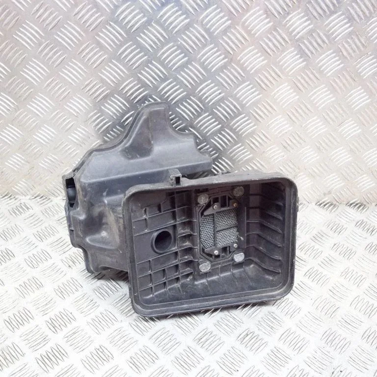 Pokrywa obudowy filtra powietrza – Mitsubishi Space Wagon (1992-1998)