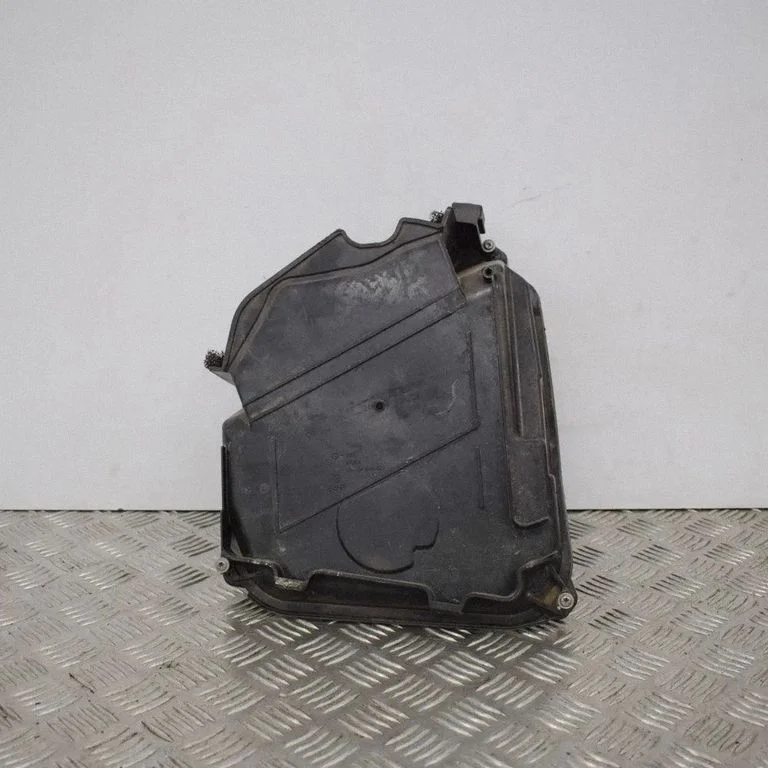 Pokrywa obudowy filtra powietrza – BMW Seria 5 F10 F11 (2009-2016)