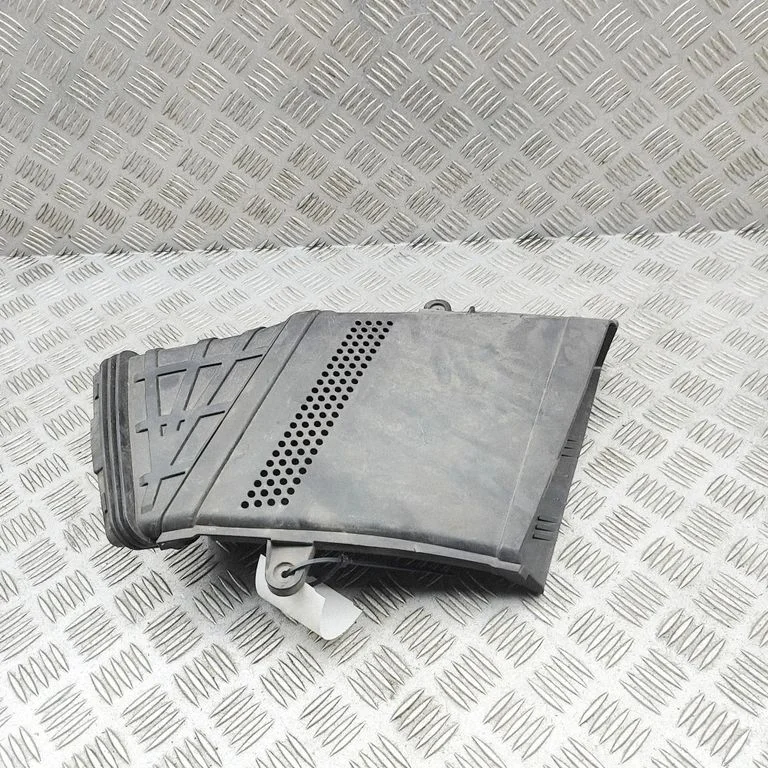 Część kanału dolotowego 8R0129618J