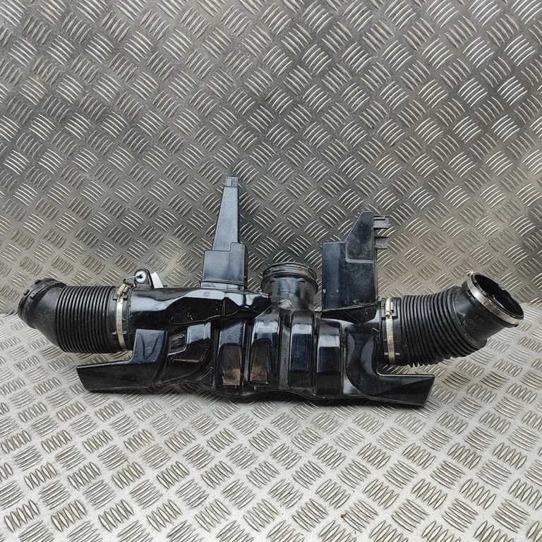 Air intake duct part M8B26C700AC