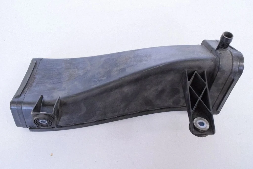 Air intake duct part 420129928 – Audi R8 42 (2006-2015)