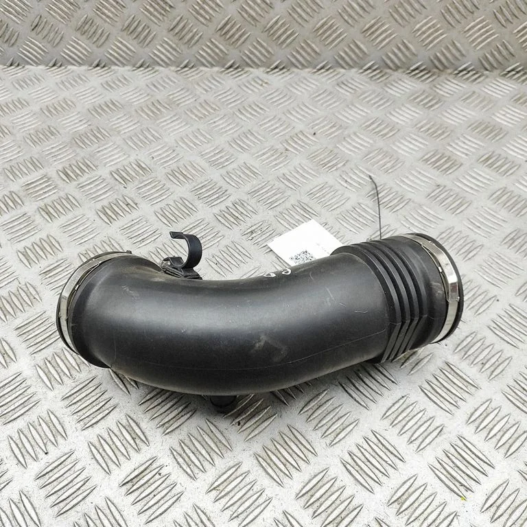 Gaisa ieplūdes kanāla detaļa (-as) 8T0129600