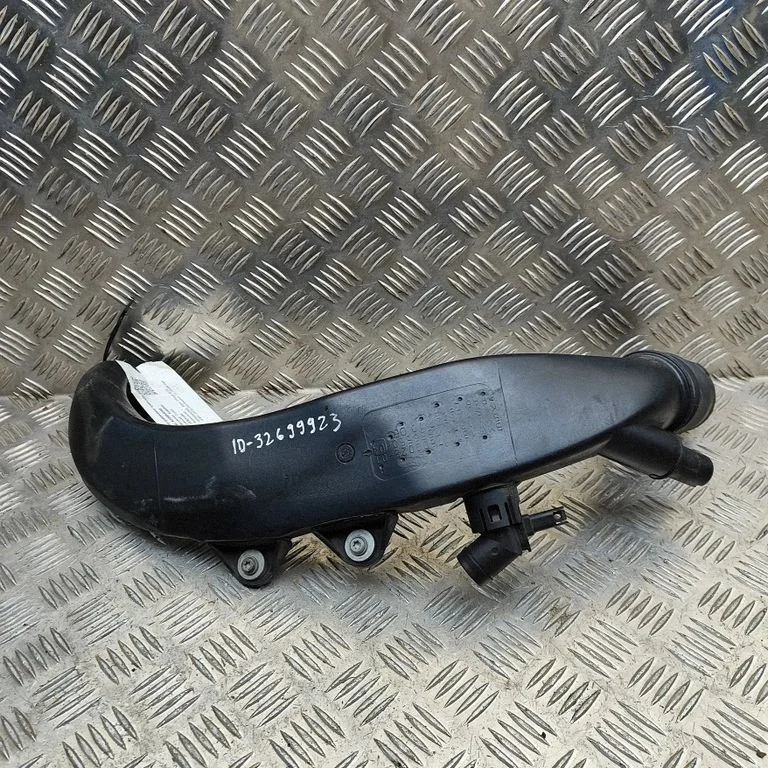 Air intake duct part – BMW 3 Series E92 E93 (2005-2014)