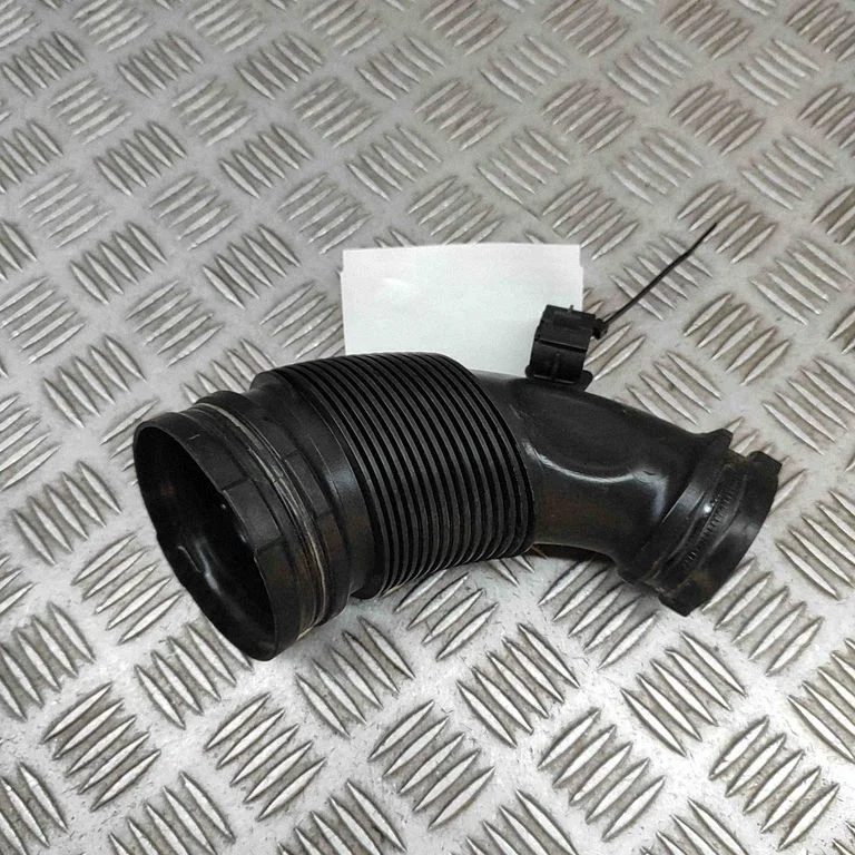 Gaisa ieplūdes kanāla detaļa (-as) 04L129661B