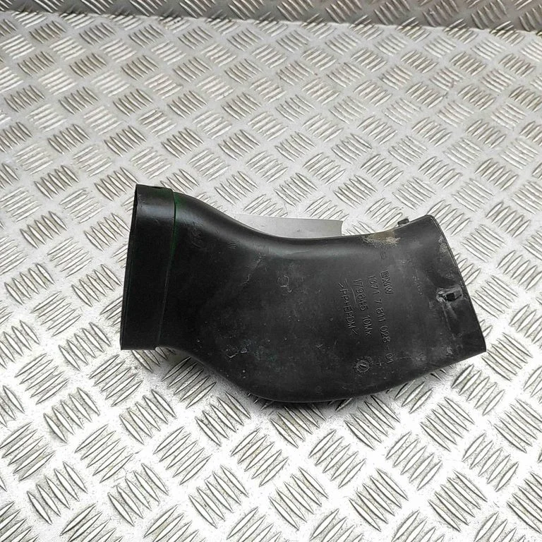 Air intake duct part 7811028