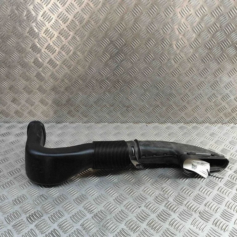 Air intake duct part – Mercedes-Benz E-Class W212 (2009-2016)