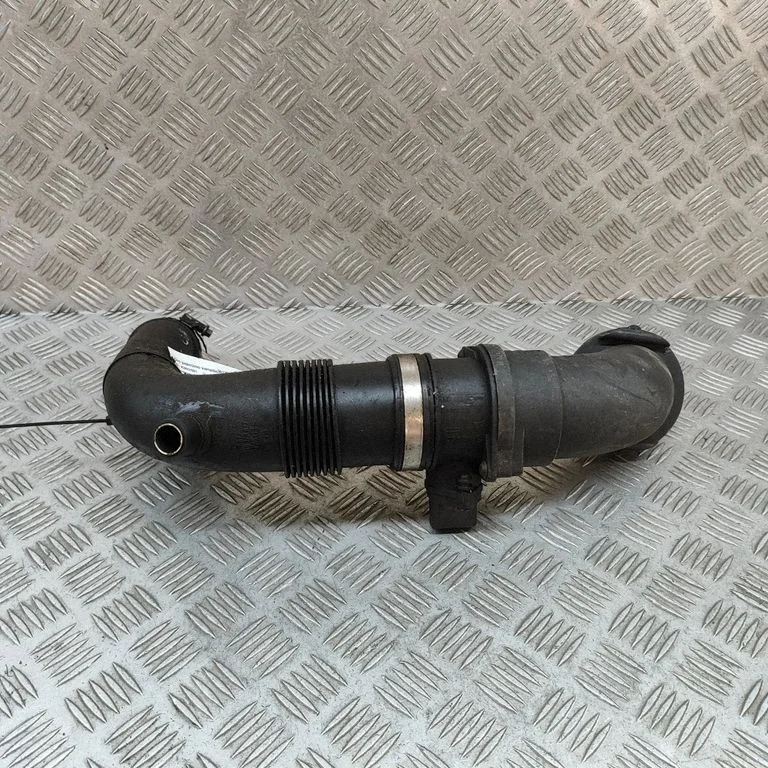 Gaisa ieplūdes kanāla detaļa (-as) 7L0129533