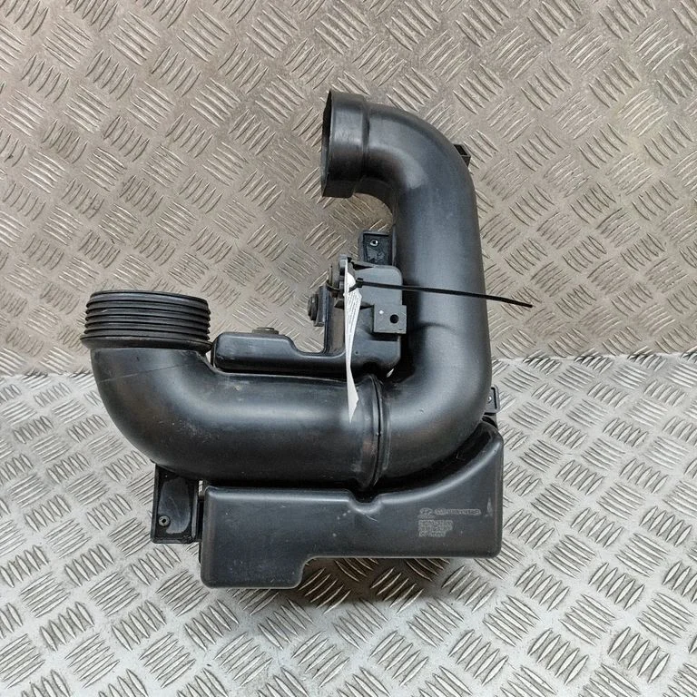 Air intake duct part – Hyundai i40 (2011-)