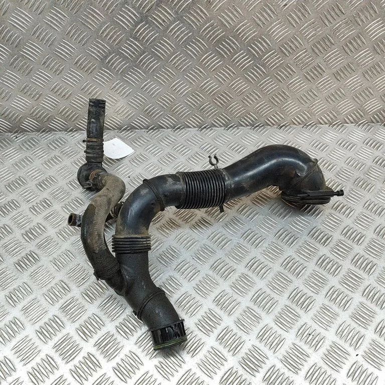 Air intake duct part 95B128532A