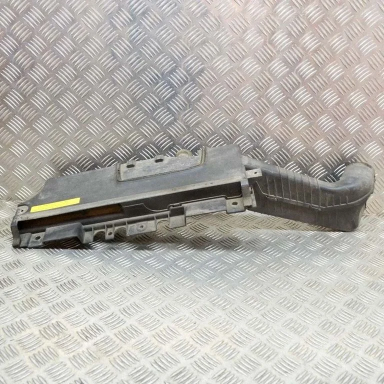 Air intake duct part – Nissan Murano Z50 (2002-2008)