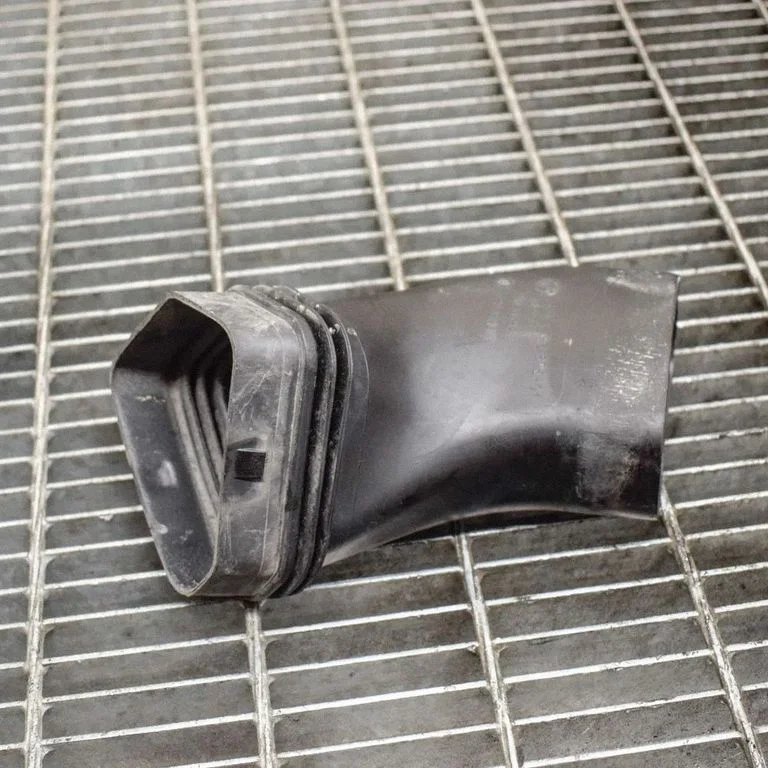 Air intake duct part – BMW 3 Series E90 E91 (2005-2012)