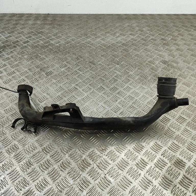 Air intake duct part – BMW 3 Series E92 E93 (2005-2014)