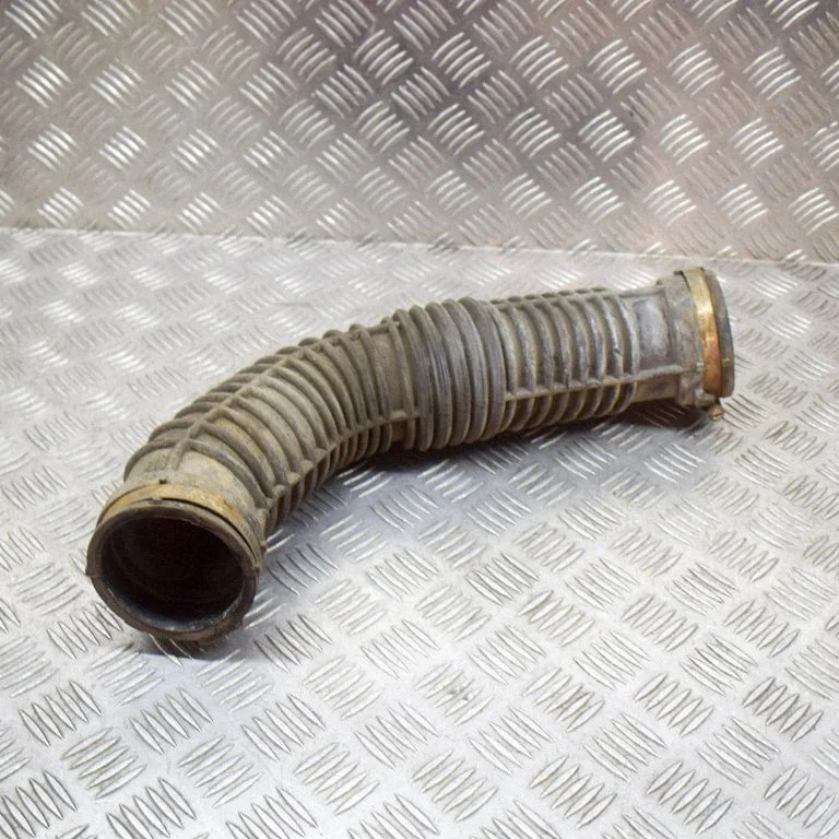 Air intake hose/pipe