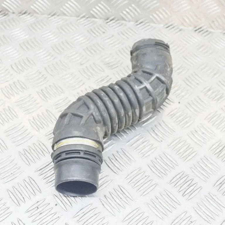 Air intake hose/pipe 114300