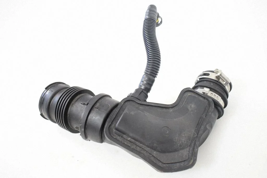 Air intake hose/pipe CM5G6758DA