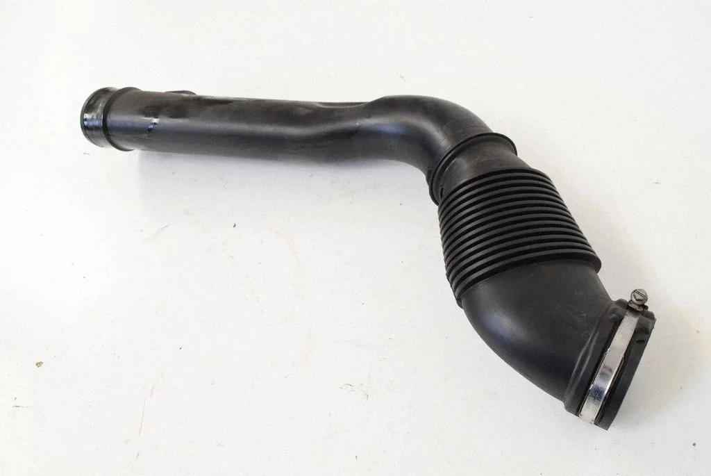 Air intake hose/pipe EJ329C620C