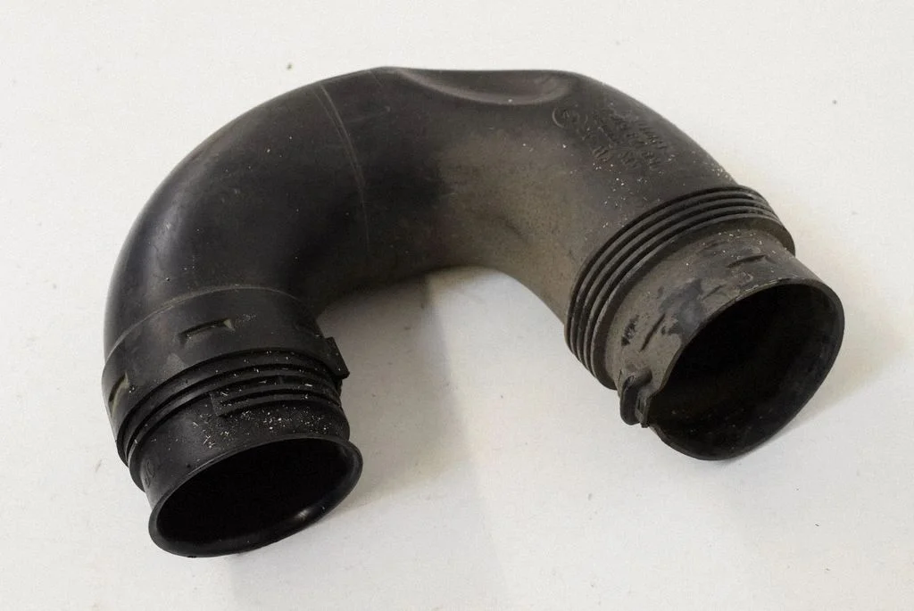 Õhu sisselaske voolik (-ud)/ toru (-d) – Volkswagen Passat B6 (2005-2010)