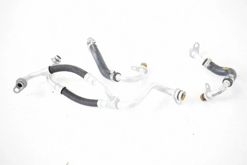 Air intake hose/pipe 06M145948G