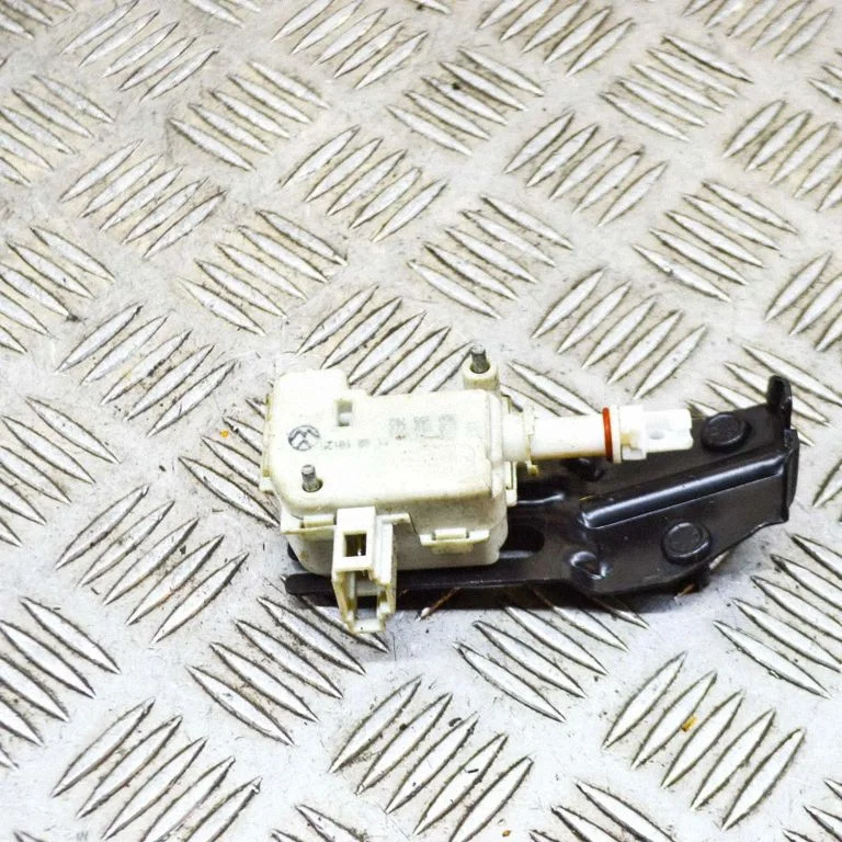 Kütusepaagi korgi lukk 3D0959782