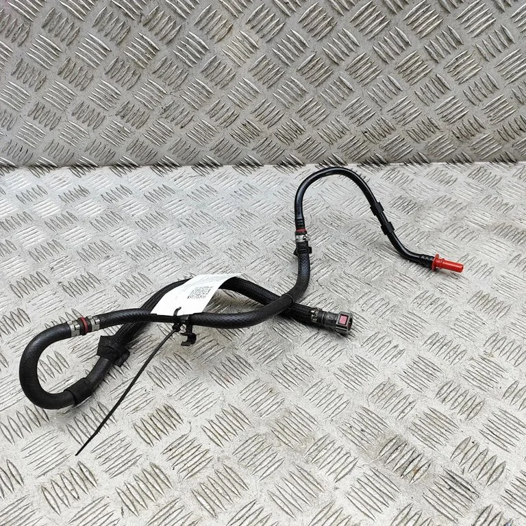 Fuel tank filler neck pipe 175126315R