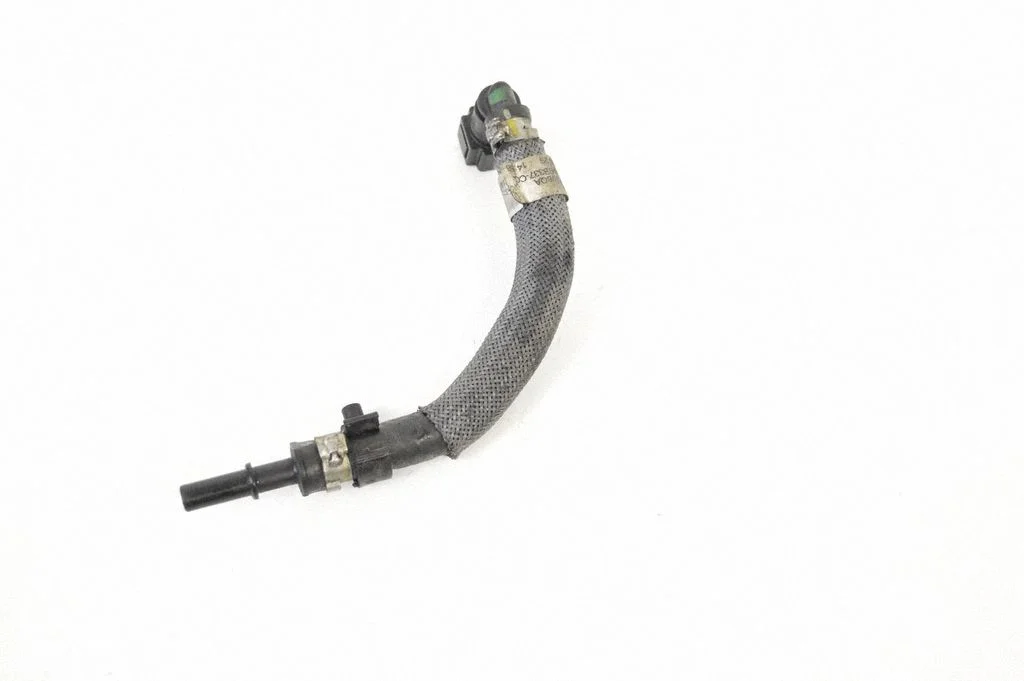 Fuel line pipe G4D39B337CC