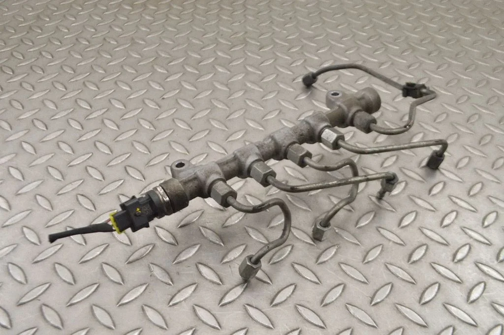 Fuel main line pipe