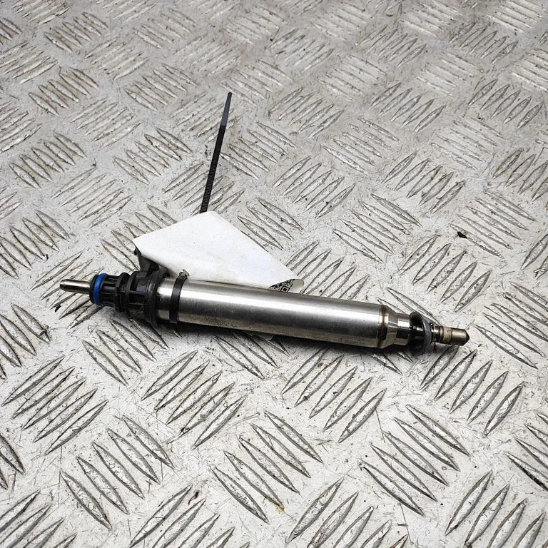 Fuel injector 0261500065