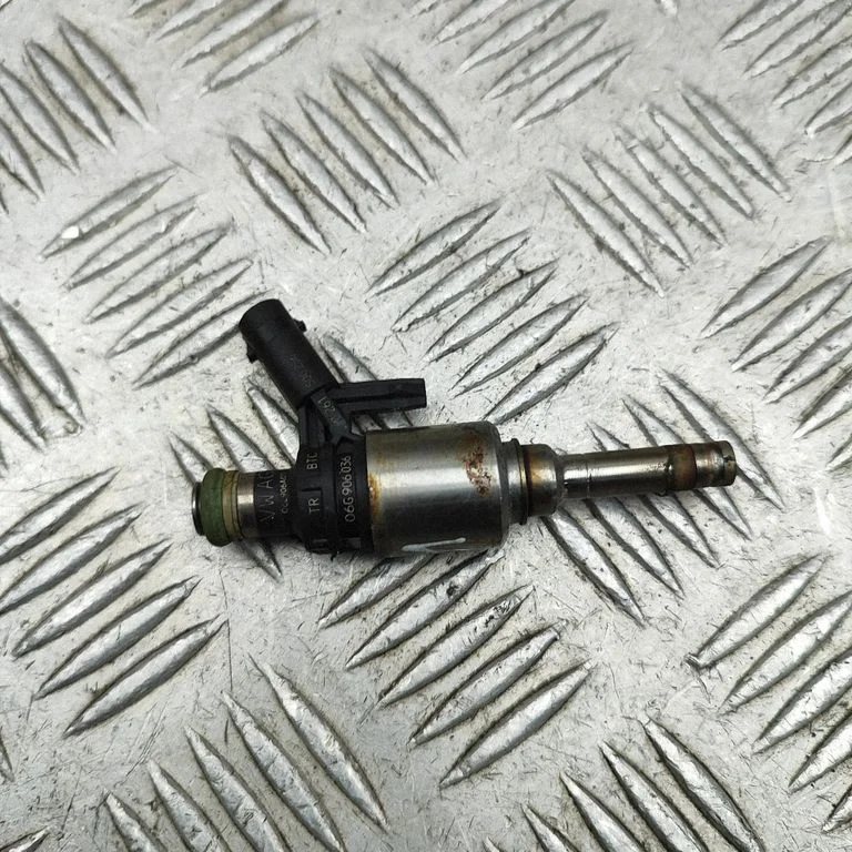 Sprausla (-as) (inžektors (-i)) 06G906036
