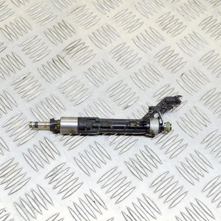 Sprausla (-as) (inžektors (-i)) 06M906036K
