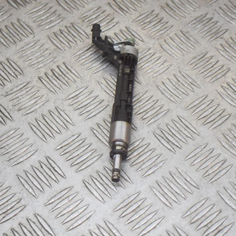 Sprausla (-as) (inžektors (-i)) 06M906036K