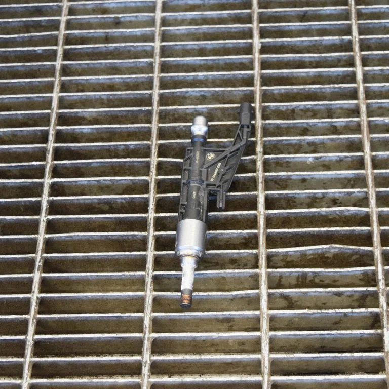 Sprausla (-as) (inžektors (-i)) – BMW 1. sērija F20 F21 (2011-2019)