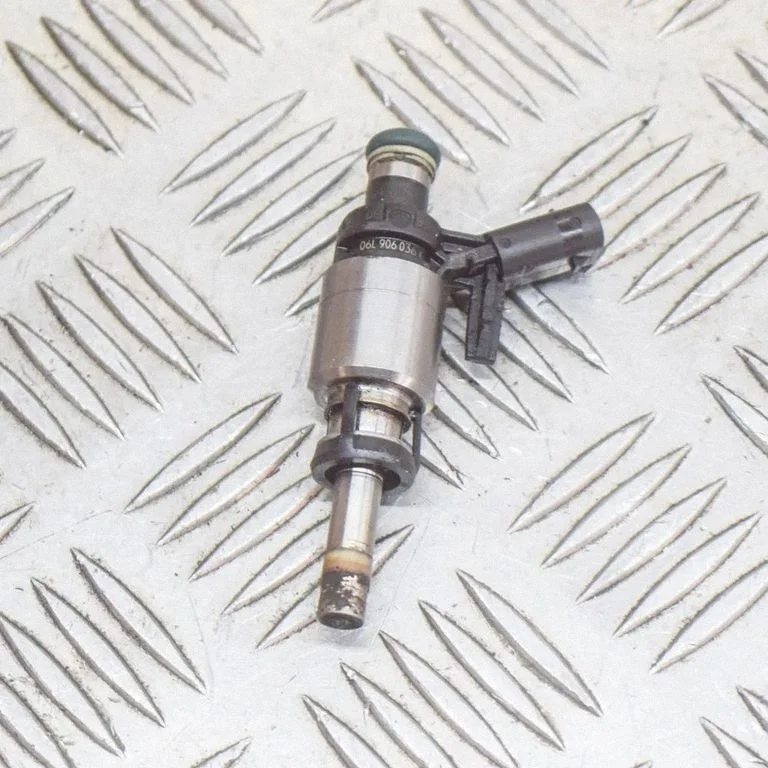 Sprausla (-as) (inžektors (-i)) 06L906036K