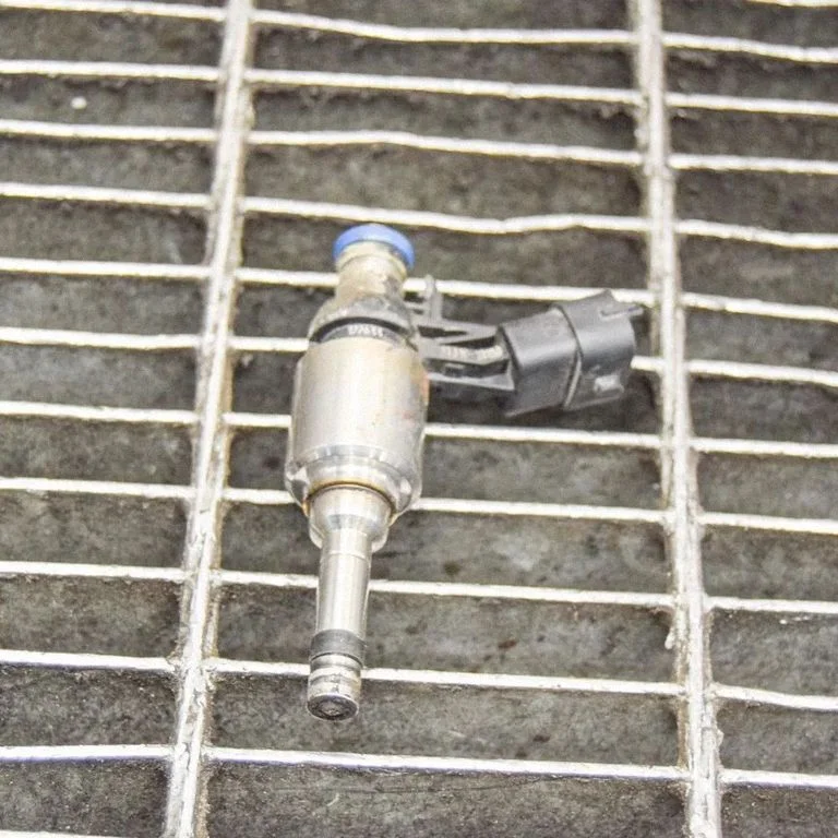Fuel injector 353102B130
