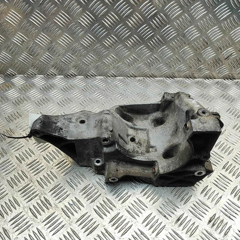 Generator/alternator bracket – BMW 1 Series E81 E87 (2004-2011)