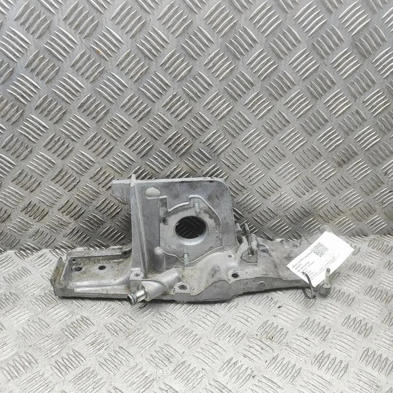 Generator/alternator bracket 11711AA100
