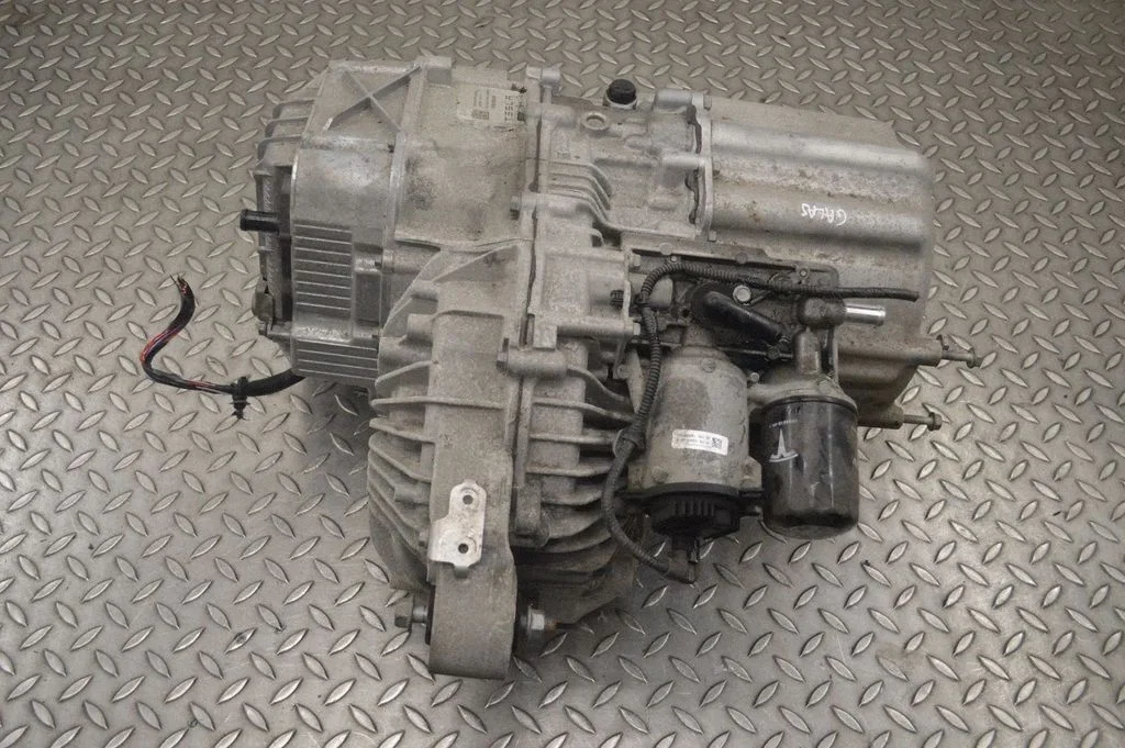 Engine 103736701A