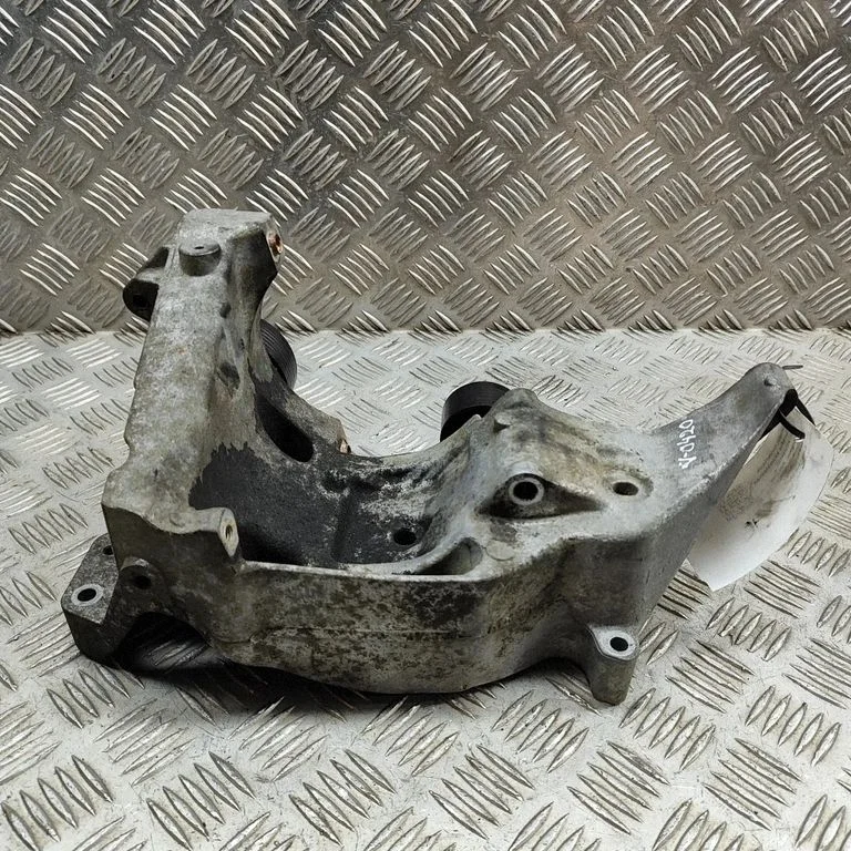 Generator/alternator bracket – BMW 1 Series E81 E87 (2004-2011)