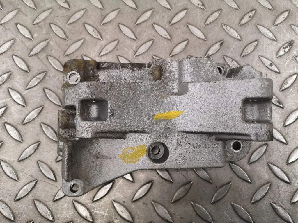 Generator/alternator bracket 7634198 – BMW i8 (2014-)