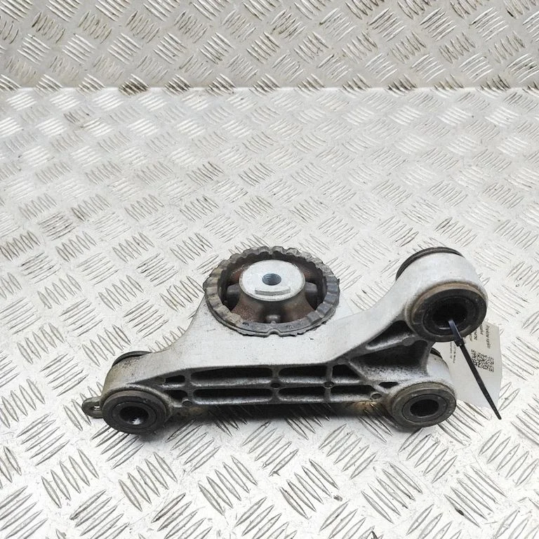 Engine mount bracket PZ315G003AC