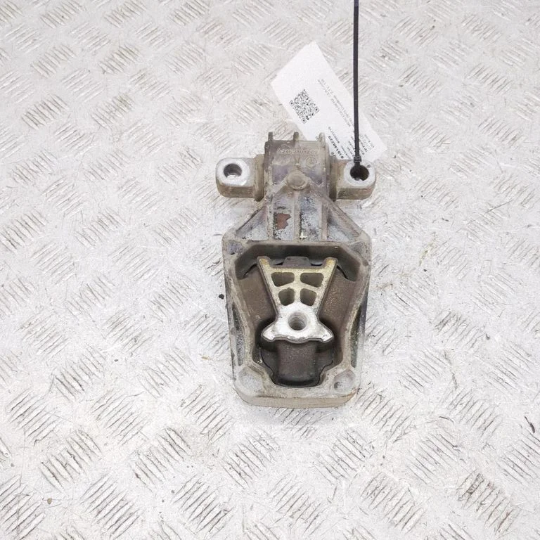 Dzinēja spilvens – Mercedes-Benz CLA klase C117 X117 W117 (2013-2019)