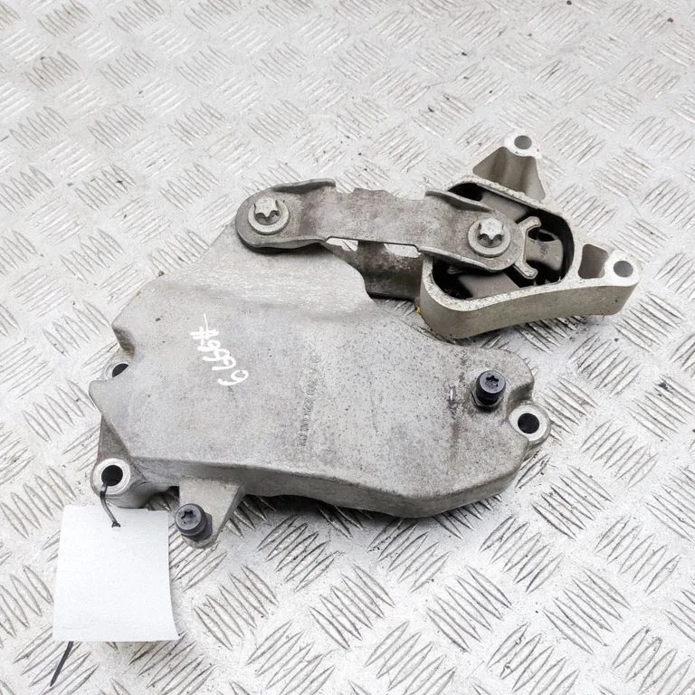 Mootoripadi – Mercedes-Benz CLA-klass C117 X117 W117 (2013-2019)