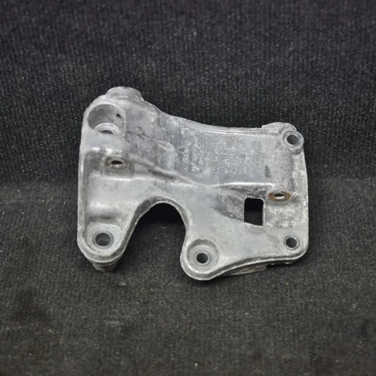 Generator/alternator bracket – Volkswagen Touareg II (2010-2018)