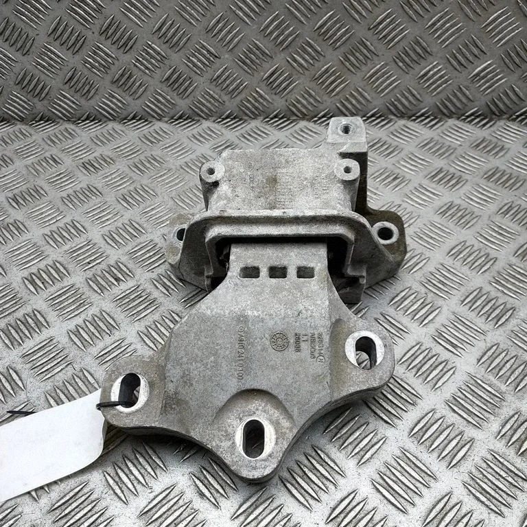 Dzinēja spilvens A9102410300