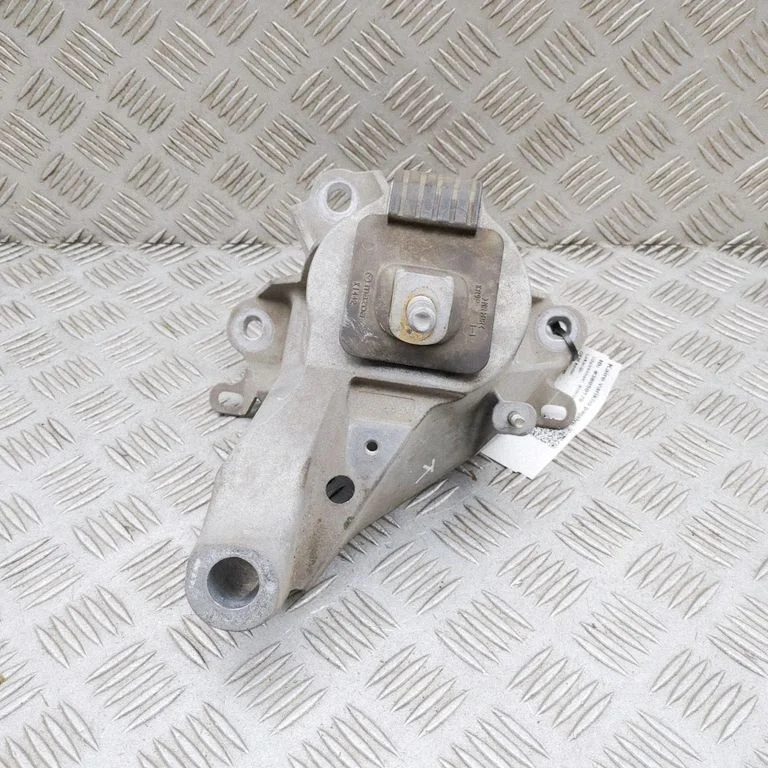 Dzinēja spilvens KR9P39050A
