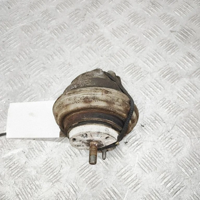 Dzinēja spilvens 8W836A003BA